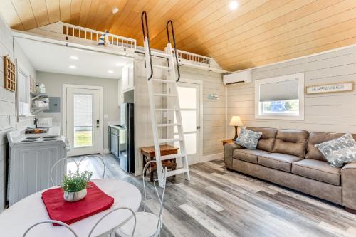 Pet Friendly! Norfork Lake Getaway w/Fire Pit in Mountain Home