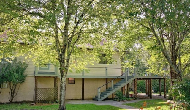 Pet Friendly! Rustic Crestview Cottage w/ Firepit close to Eglin AFB and Beaches in Crestview