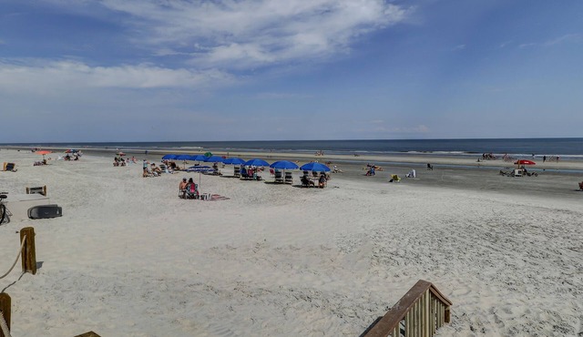 Pet-friendly Shipyard Cottage along Golf Course with Private Beach Access. Sleeps 6!