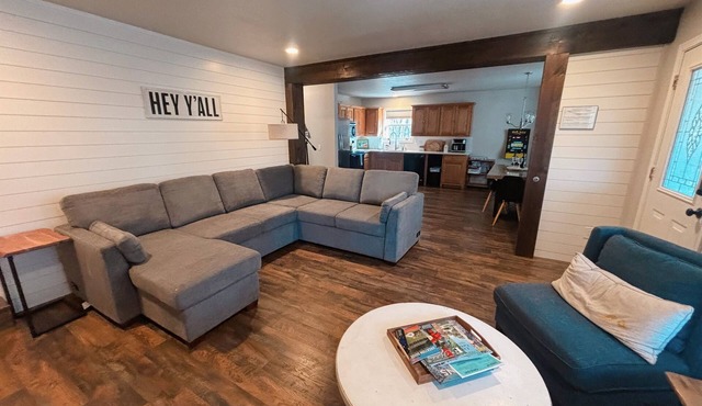 Pet Friendly with Views, Firepit & Foosball Table! NFL Sunday Ticket & Redzone!