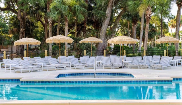 Pets are Welcome! Beachfront Resort with two pools!