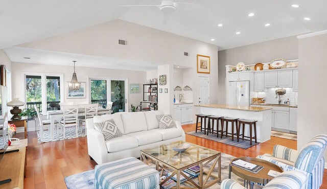 Pets Considered, Community Pool, Lagoon View, Golf Cart Included 875 Salt Cedar Lane in Fripp Island