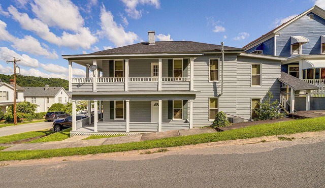 Pets Welcome! Hinton Home w/Mtn Views