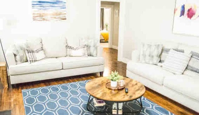 Plaza Bungalow near Uptown, NoDa, light rail!