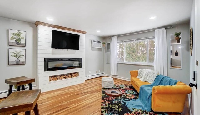 Pleasant Ridge 2BR Furnished Apartment | Extended Stay