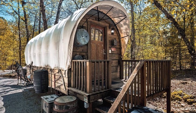 Prairie Palace Covered Wagon at Fox Pass Cabins in Garland County