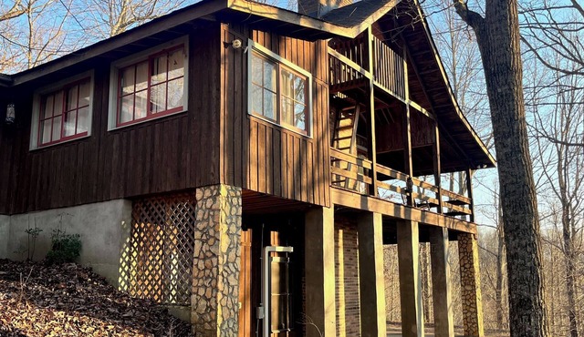 Private 2 Story 2 Suite Ridgetop Cabin w/Sunset Views - Hot Tubs, Deck/Patio, Private Lake & Trail Access. Minutes from Franklin & Leiper's Fork