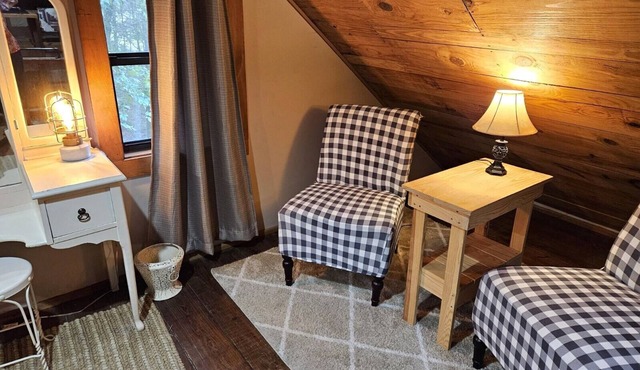 Private 3-bed open cabin in peaceful Everton with WiFi, AC in Everton