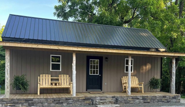 Private, cozy 2-bedroom cabin located minutes from Lake Cumberland & Dale Hollow