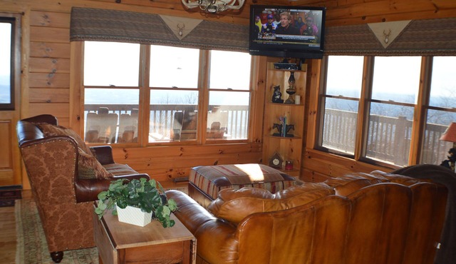 Private Mountain Top Cabin on Blue Ridge Parkway; Amazing View of 7 NC/VA cities