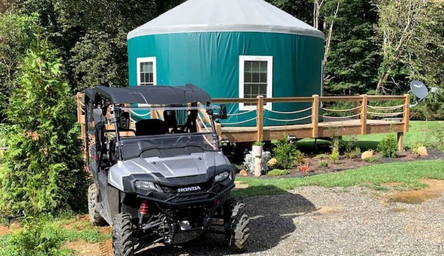 Private, Pet Friendly Creekside Yurt with Hot Tub in Dugspur, Perfect for a Virginia Glamping Getaway