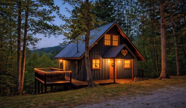 Private & Secluded w/Beautiful Views Sunsets ~Hot Tub