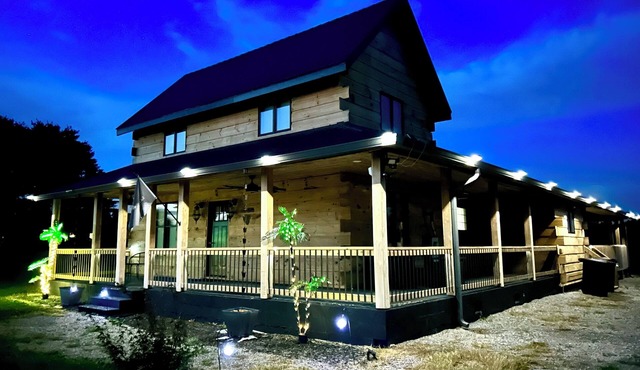 Private Spacious Cabin Retreat Sleeps 17 3 Full Baths Perfect for Groups