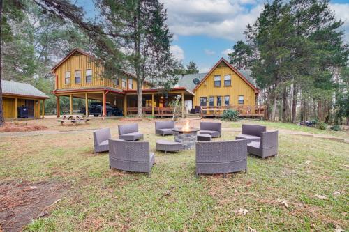 Private & Spacious Lakefront Home in Memphis! in Memphis