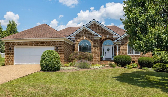 Private & Spacious - Near JMU & Massanutten - Grill + Firepit - Sleeps 10 in Penn Laird