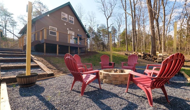 Private Streamside Cabin: Hot Tub + Firepit in Shenandoah