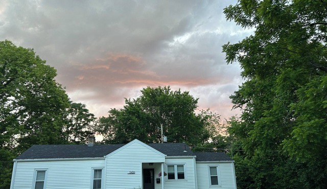 Private, wooded, and convenient cottage just blocks from SOMC