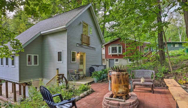 Quaint Plymouth Cabin - 1 Mi to Road America! in Plymouth