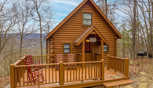 Quaint*Resort Setting*Hot Tub*WiFi*Keurig*Secluded