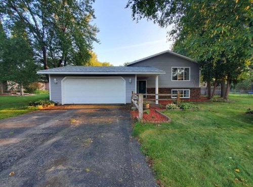 Quiet 3BR 2BA Near Mall, Shopping Centers, and I-94 in Eau Claire