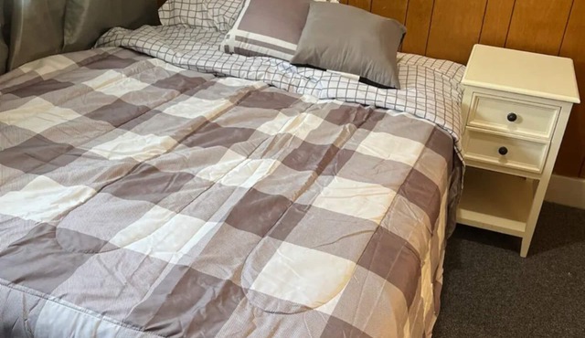 Quiet and cozy apartment with AC in charming Warren in Warren