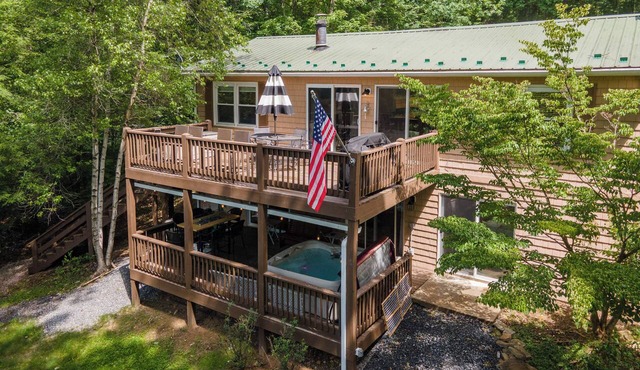 Quiet Lakefront w/Deck, Dock & Fire Pit