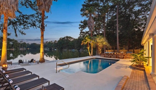 Rare 8BR Savannah Retreat | Pool, Lake & Game Room