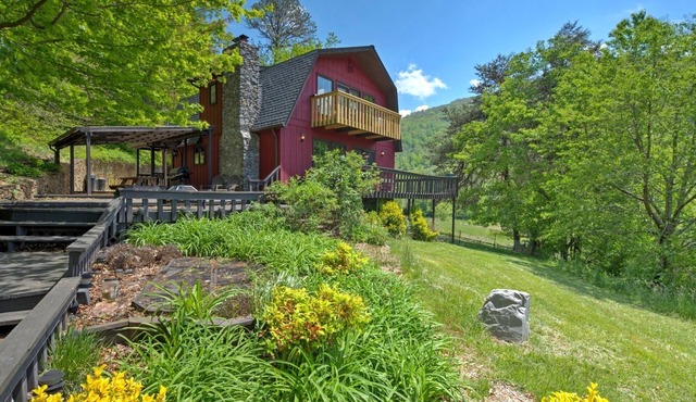 Red Nova - Cabin in Pastoral Setting, Canton NC