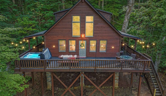 Red River Gorge - 5 Min to Nada Tunnel - Hot Tub - Fire Pit - Views - Large Deck