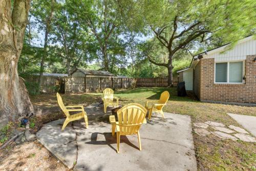 Relax Fireside: Family Home 6 Mi to Dtwn Beaufort!