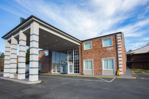 Relaxing Apartment MINS from Local parks and Hospitals, 2410