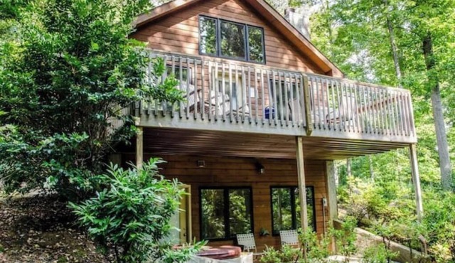 Relaxing Mountain Retreat with Hot Tub & Privacy- Asheville-PGA Tour