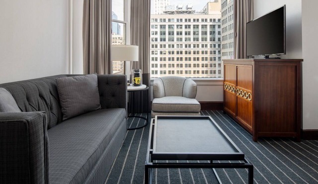 Reliance King Suite at Staypineapple, An Iconic Hotel, The Loop in Chicago