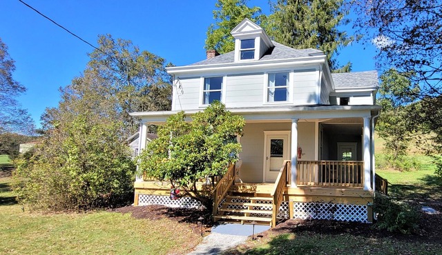 Remodeled Farmhouse with quick Access to Ohiopyle Area