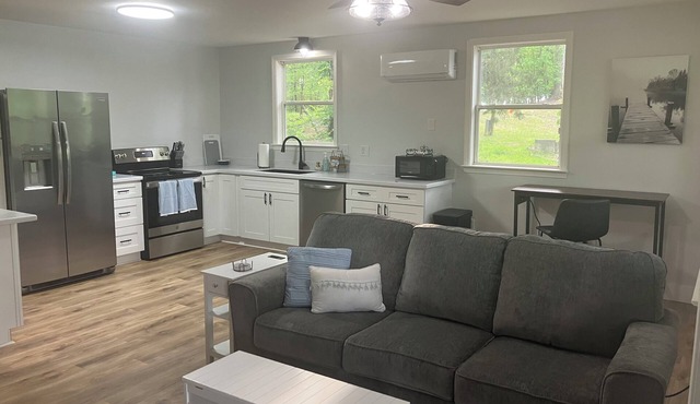 Renovated house directly on Lake Wateree with dock-swim, boat, fish, kayak, tube in Liberty Hill
