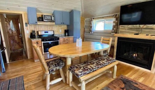 Renovated Log cabin at AuTrain Lake in AU TRAIN