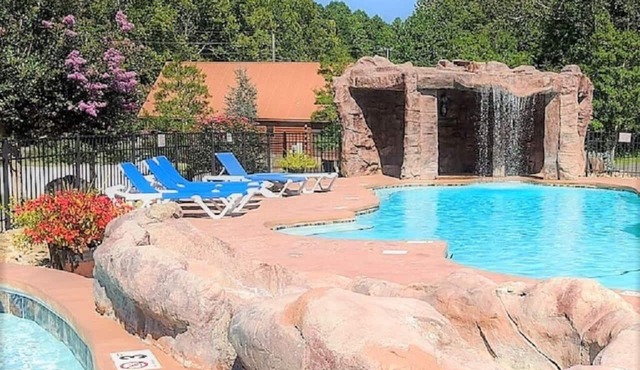 Resort Salt Water Pool, Private Hot Tub, Pool Table & Arcade Table