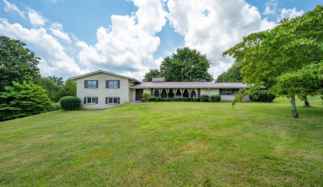 Riders Base, Hot Tub, Privacy, Pool Table, Firepit, Huge yard, 14 miles to Helen