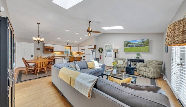 Ripple in Still Water - 5 bedroom with private dock!