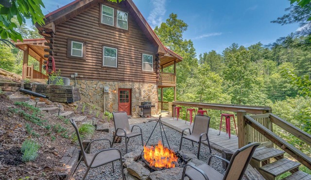 RIVER CABIN AT LAKE LURE - RIVERFRONT OASIS - PRIVATE&GATED-BEACH/LAKES/RIVER