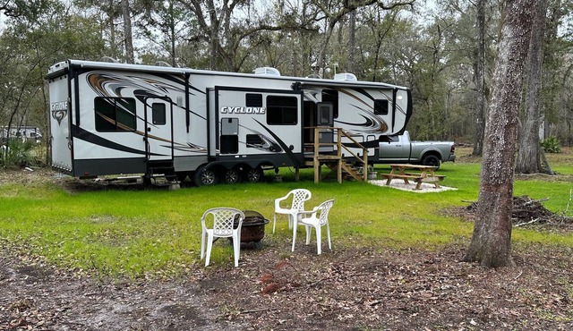 River front relaxation retreat rv on the famous Suwannee river in Old Town