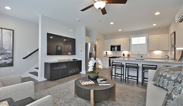 River View - Walk to Sevier Ave - 9 min to Neyland