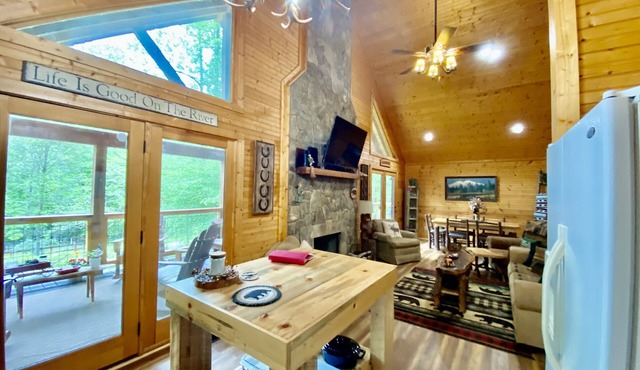 Riverfront Cabin Downtown Helen! Hot Tub, FirePit,Arcade,Tubing & Private Park!♥️ in Helen