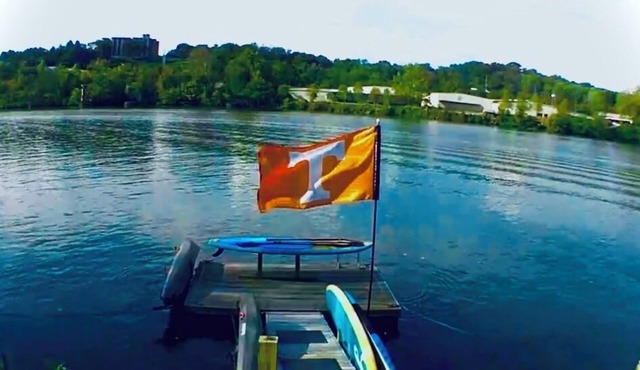 Riverfront Cottage 5 minutes to UT Campus and Neyland Stadium