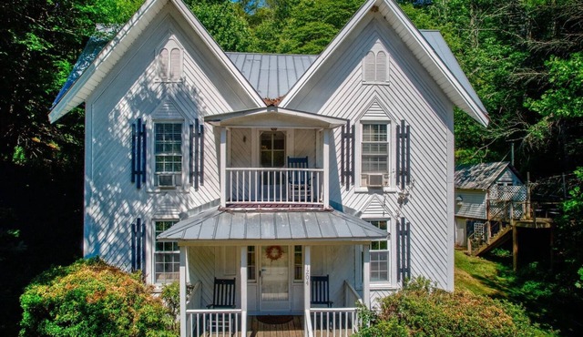 Riverfront Historic McGuire Mountain House