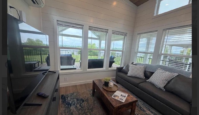 RiverMist Modern Tiny Home in Vicksburg
