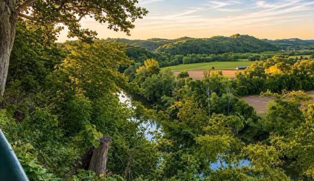 Riverside Bluff Retreat