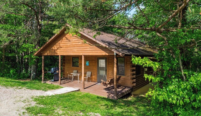 Romantic Cabin w/Hot Tub | Near Old Man’s Cave