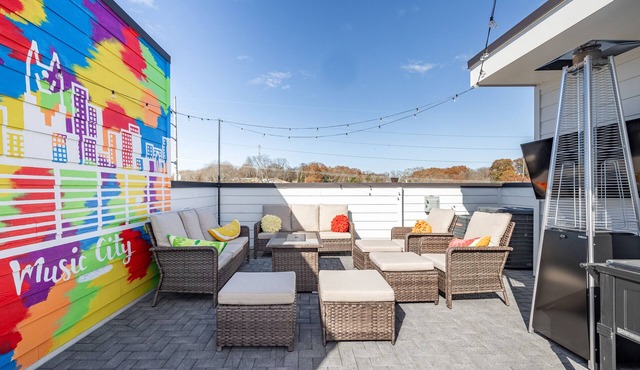 Rooftop Patio! Fire Pit, TV, Mural + Skyline View!