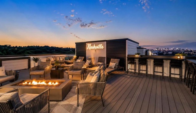 Rooftop Skyline Views DT Nash Sleeps 12
